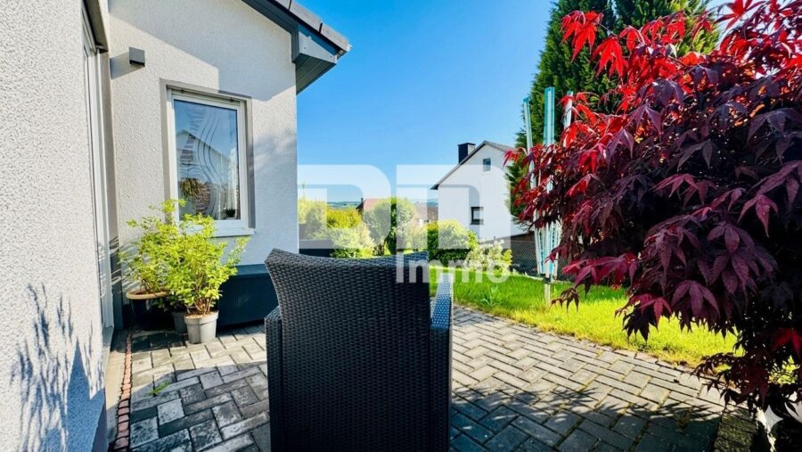 Sanierter Zweigenerationen-Traum mit Pooloase und autarker Zukunftsvorsorge - Terrassenbereich 2